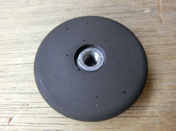 製造時からの気泡跡は入っております。